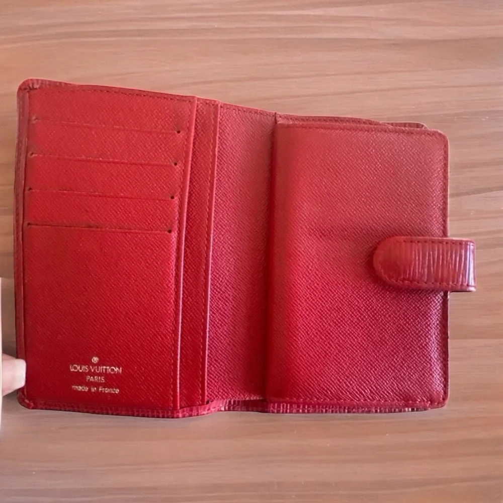 Louis Vuitton Epi Kisslock Bifold Wallet - Picture 4 of 8